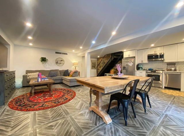 4112 20th Avenue, Astoria, NY 11105
