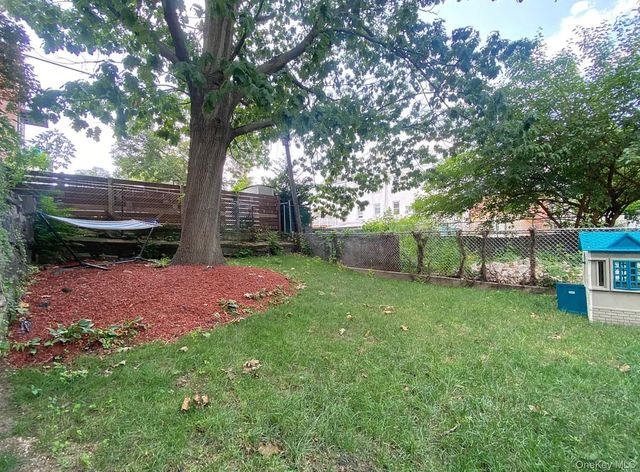 4112 20th Avenue, Astoria, NY 11105