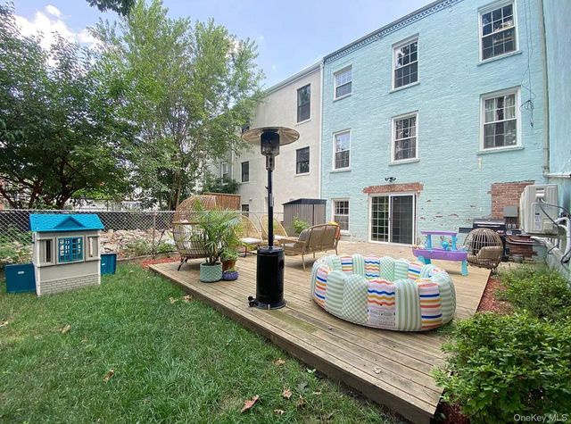 4112 20th Avenue, Astoria, NY 11105