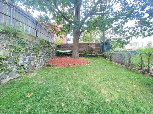 4112 20th Avenue, Astoria, NY 11105