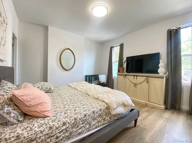 4112 20th Avenue, Astoria, NY 11105