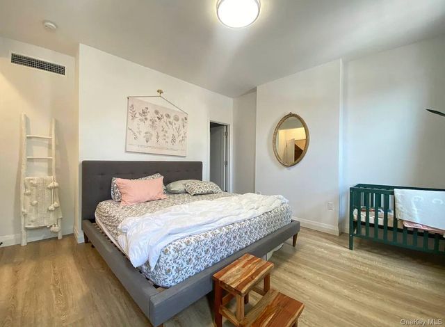 4112 20th Avenue, Astoria, NY 11105