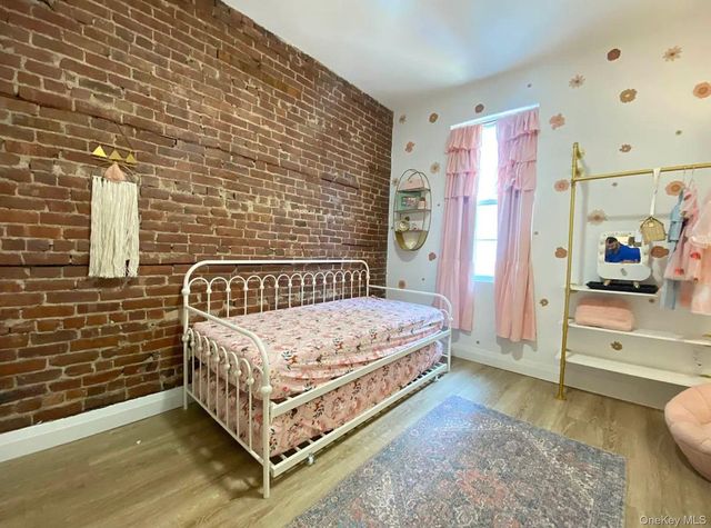 4112 20th Avenue, Astoria, NY 11105