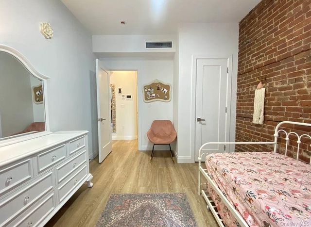 4112 20th Avenue, Astoria, NY 11105