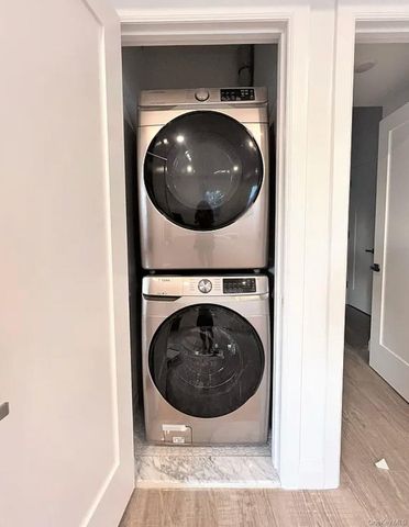 4112 20th Avenue, Astoria, NY 11105