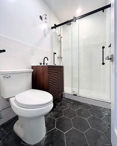 4112 20th Avenue, Astoria, NY 11105