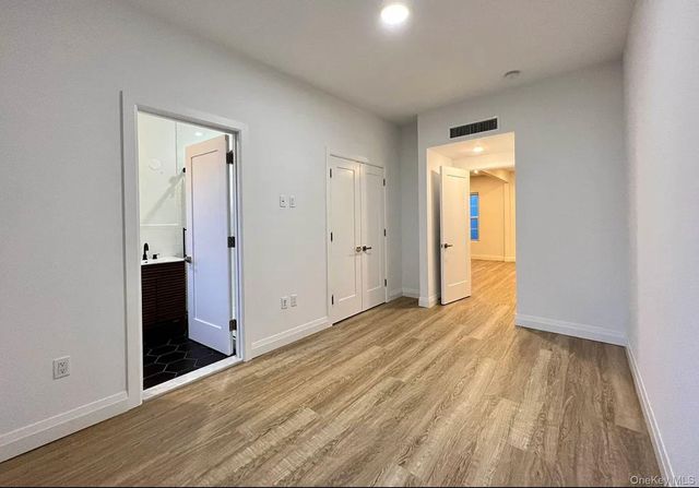 4112 20th Avenue, Astoria, NY 11105