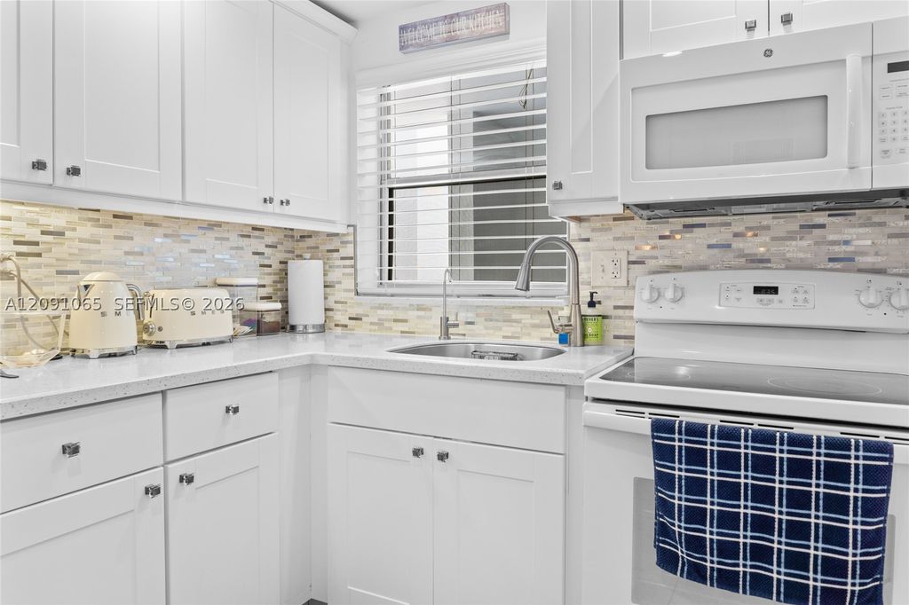 1720 Jefferson St 407, Hollywood, FL 33020