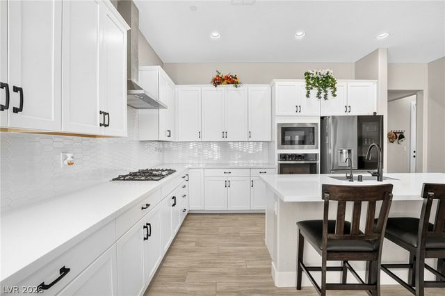 72 Navajo Bridge Lane, Henderson, NV 89011