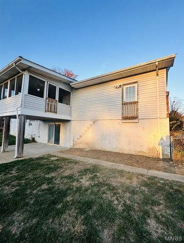 36 Cloverdale Drive, St Charles, MO 63304