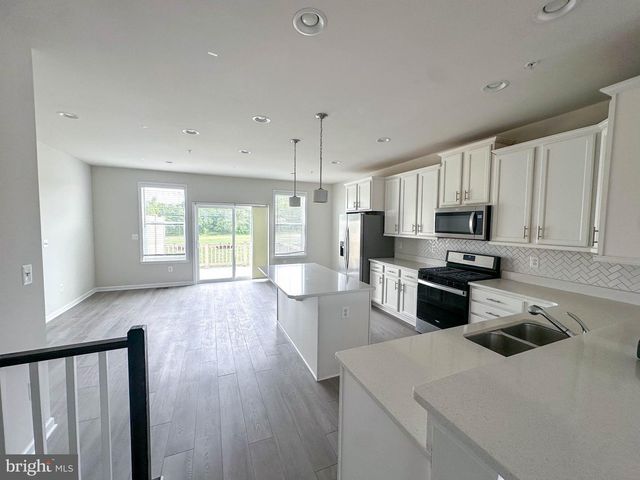10334 VISTA MEADOW WAY, Lanham, MD 20706