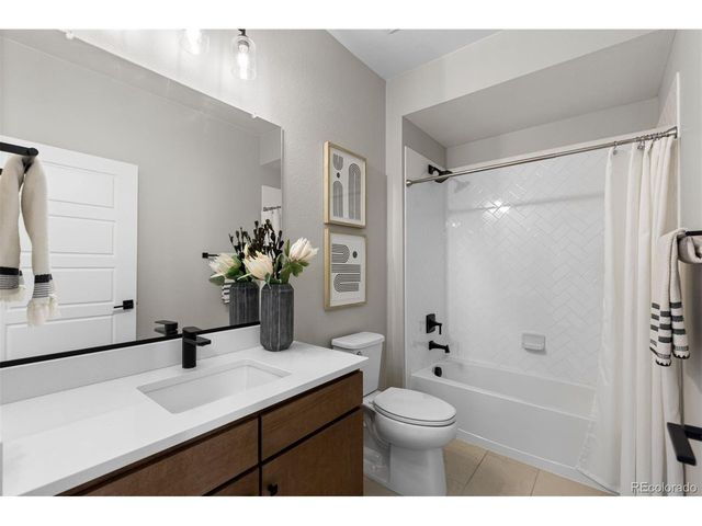 2074 S Holly St 2, Denver, CO 80222