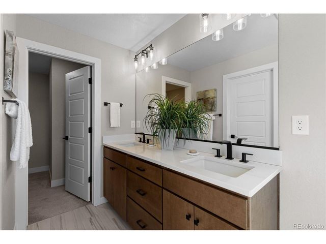 2074 S Holly St 2, Denver, CO 80222