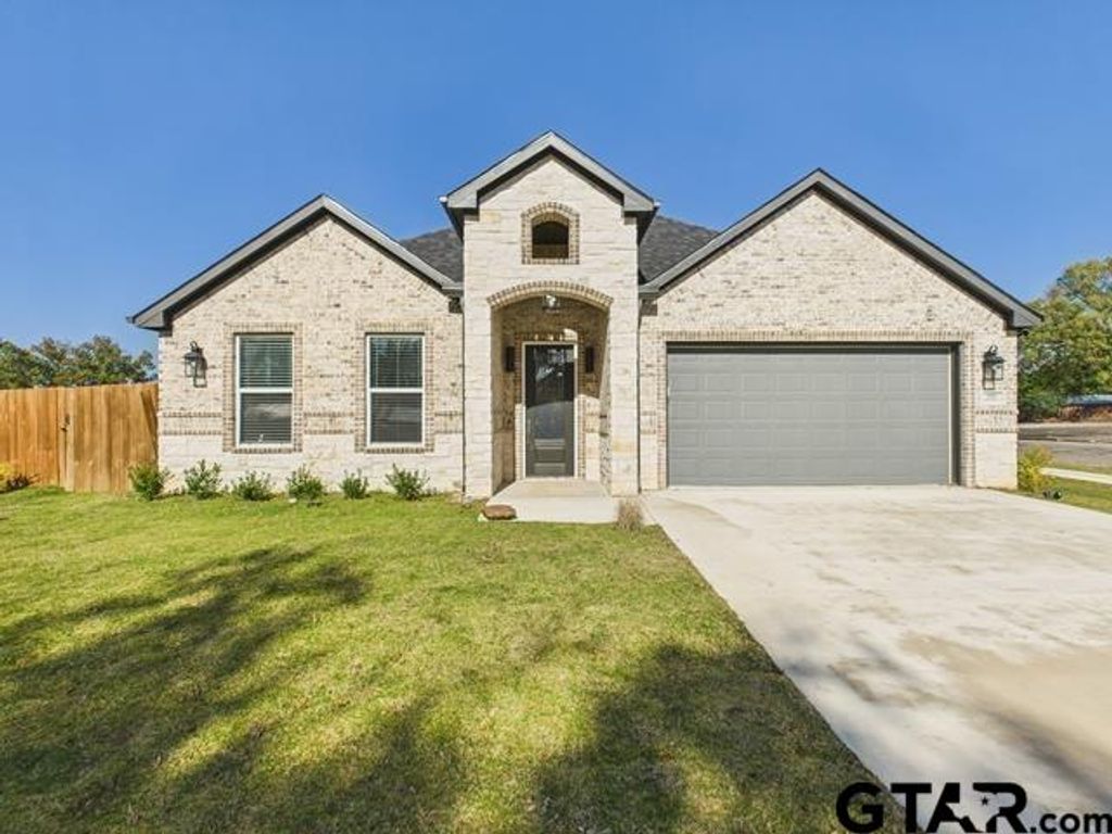 511 Richardson St, Athens, TX 75751