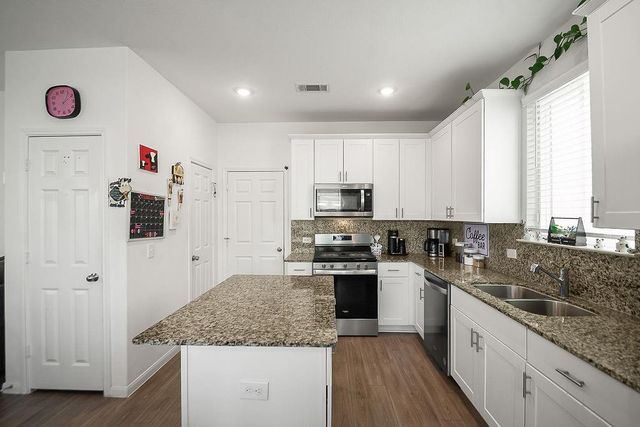 7327 Madison Commons Lane, Houston, TX 77075