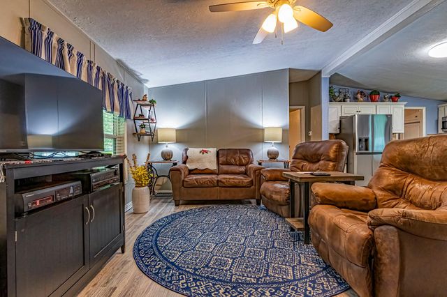 142 Hounds Chase Drive, Trinity, TX 75862