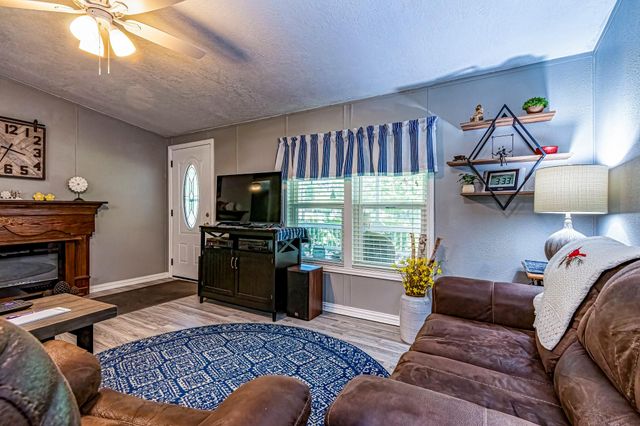 142 Hounds Chase Drive, Trinity, TX 75862