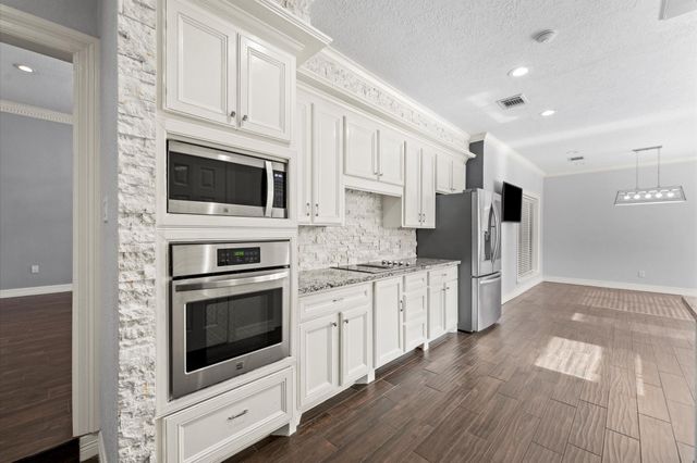 11611 Aspenway Drive, Houston, TX 77070