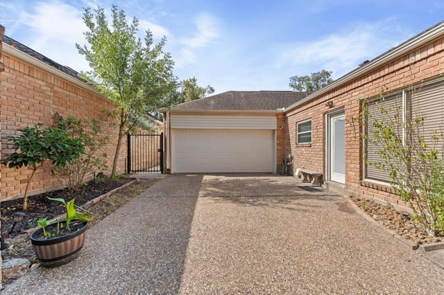 11611 Aspenway Drive, Houston, TX 77070