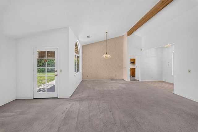 1437 E Goshen Avenue, Fresno, CA 93720