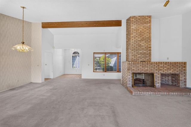 1437 E Goshen Avenue, Fresno, CA 93720