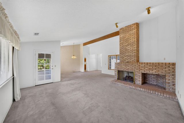 1437 E Goshen Avenue, Fresno, CA 93720