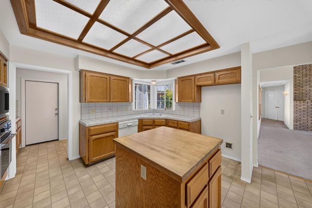 1437 E Goshen Avenue, Fresno, CA 93720