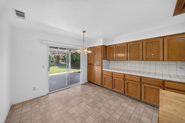 1437 E Goshen Avenue, Fresno, CA 93720