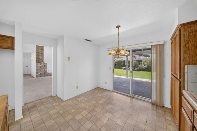 1437 E Goshen Avenue, Fresno, CA 93720