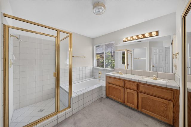1437 E Goshen Avenue, Fresno, CA 93720