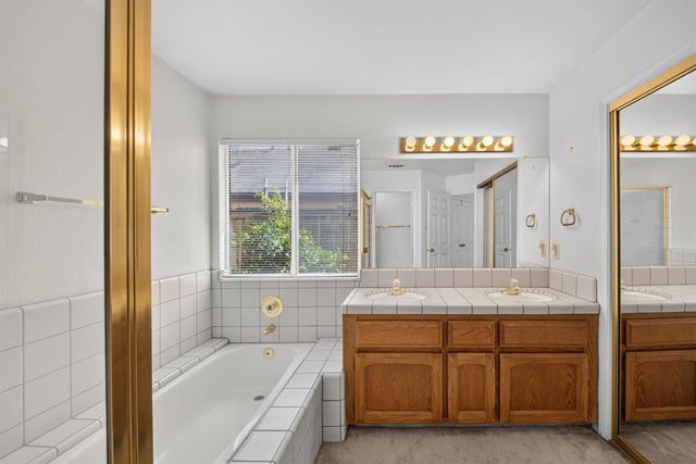 1437 E Goshen Avenue, Fresno, CA 93720