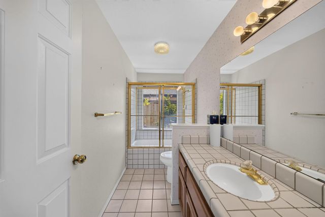 1437 E Goshen Avenue, Fresno, CA 93720
