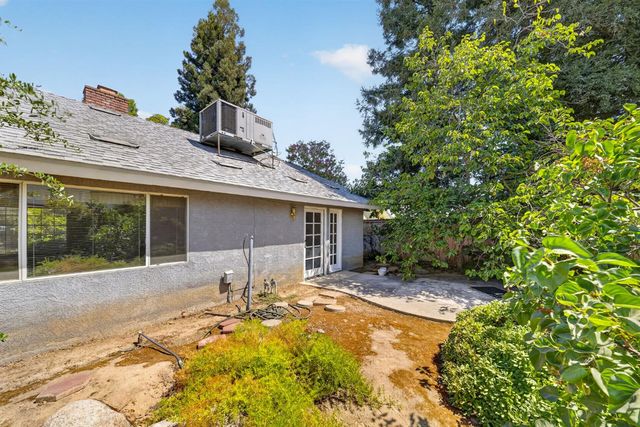 1437 E Goshen Avenue, Fresno, CA 93720