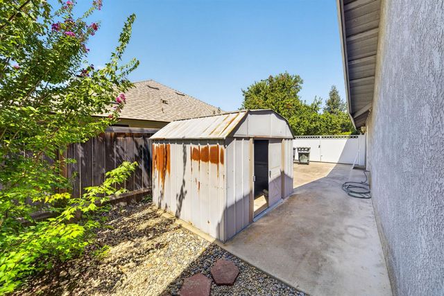 1437 E Goshen Avenue, Fresno, CA 93720
