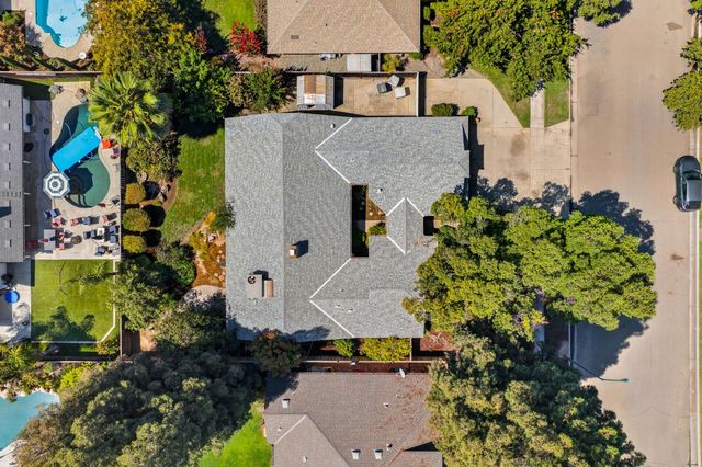 1437 E Goshen Avenue, Fresno, CA 93720
