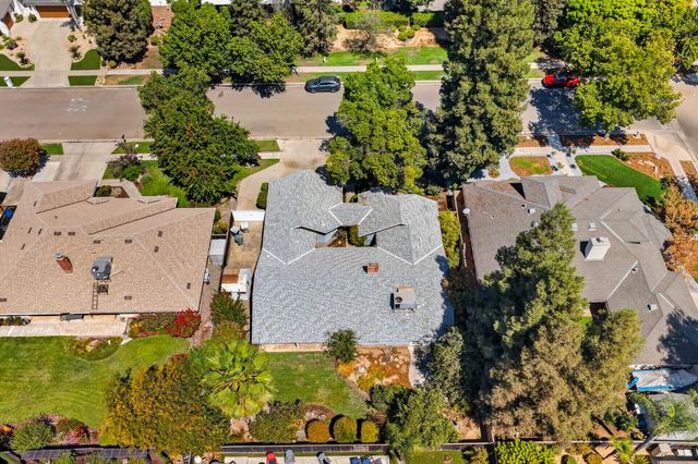 1437 E Goshen Avenue, Fresno, CA 93720
