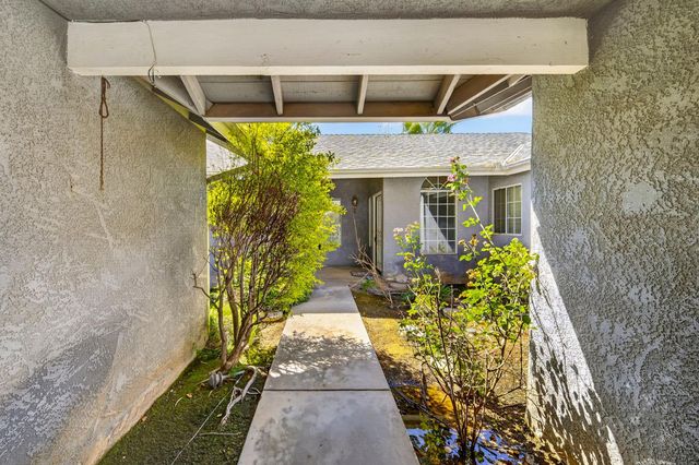 1437 E Goshen Avenue, Fresno, CA 93720