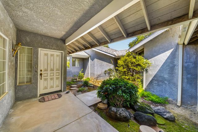 1437 E Goshen Avenue, Fresno, CA 93720