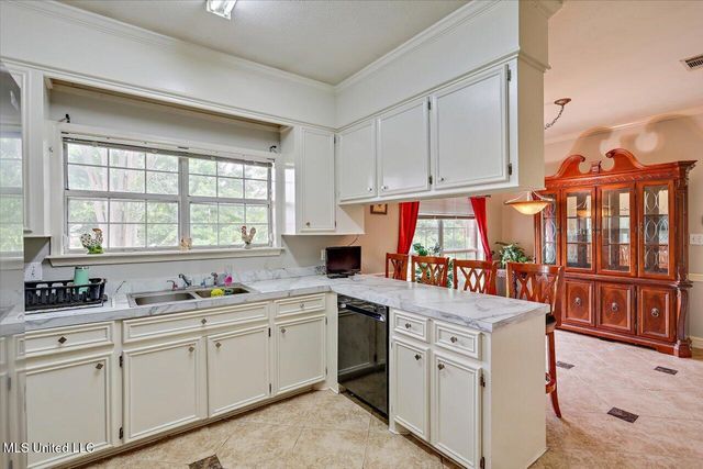 102 Parkview Lane, Brandon, MS 39047