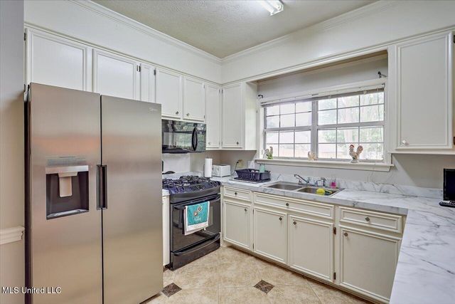 102 Parkview Lane, Brandon, MS 39047
