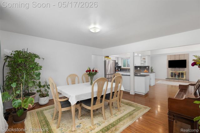 27299 Hystone Drive, Farmington Hills, MI 48334
