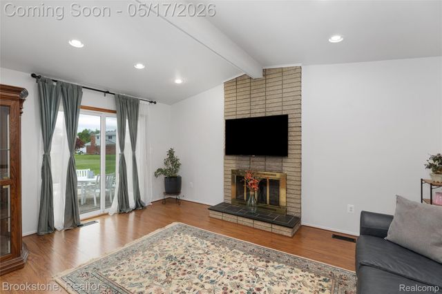 27299 Hystone Drive, Farmington Hills, MI 48334