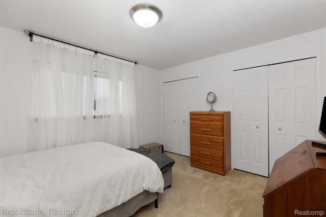 27299 Hystone Drive, Farmington Hills, MI 48334