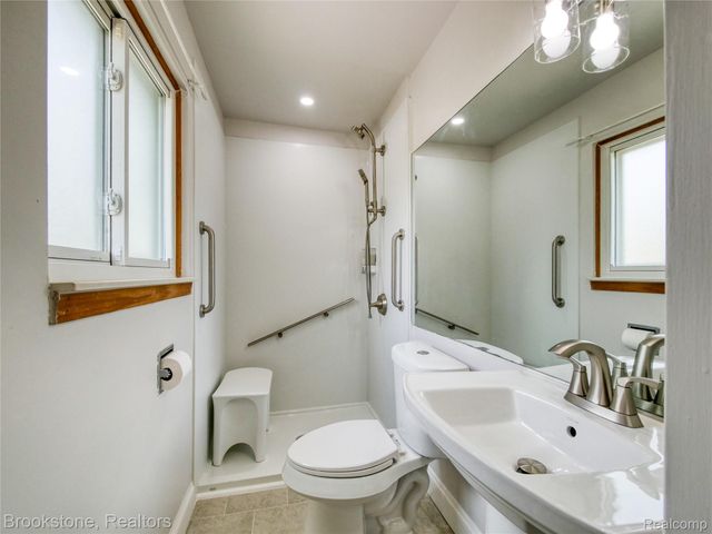 27299 Hystone Drive, Farmington Hills, MI 48334