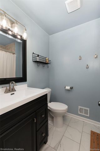 27299 Hystone Drive, Farmington Hills, MI 48334