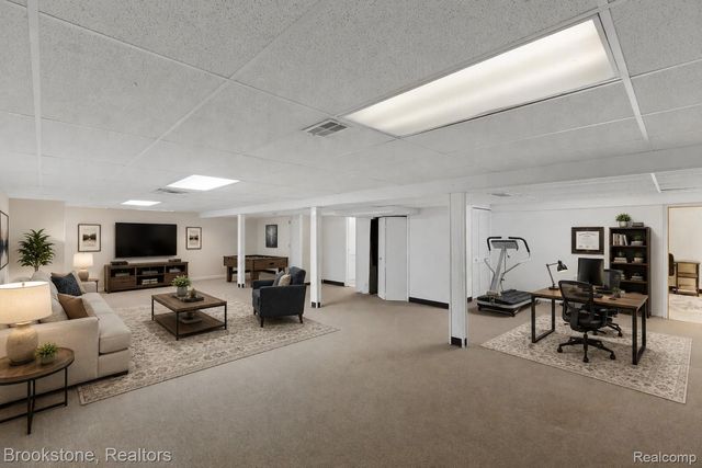 27299 Hystone Drive, Farmington Hills, MI 48334