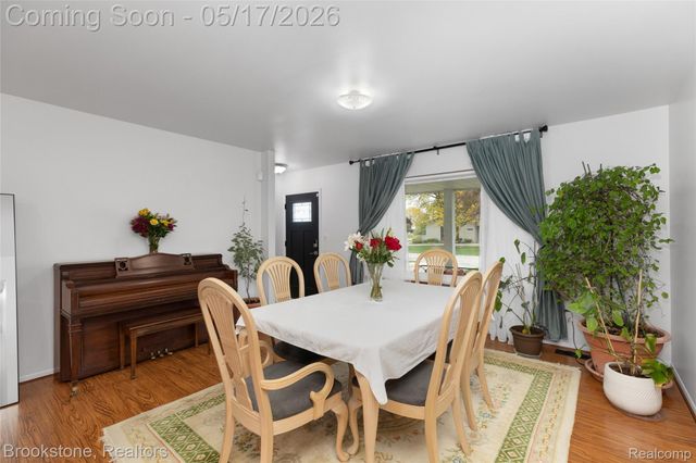 27299 Hystone Drive, Farmington Hills, MI 48334