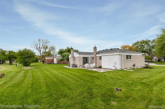 27299 Hystone Drive, Farmington Hills, MI 48334
