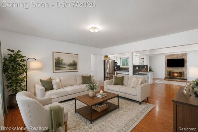 27299 Hystone Drive, Farmington Hills, MI 48334