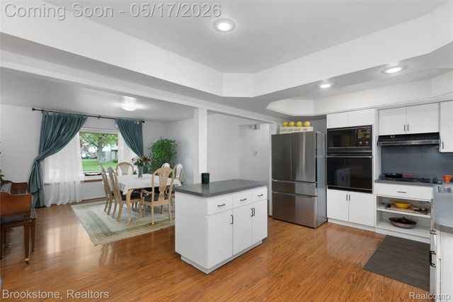 27299 Hystone Drive, Farmington Hills, MI 48334